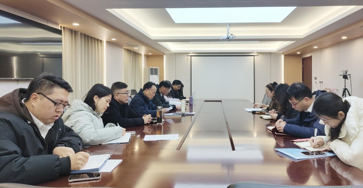 學(xué)校黨委舉行黨委理論學(xué)習(xí)中心組學(xué)習(xí)會(huì)暨2025年度民主生活會(huì)前專(zhuān)題學(xué)習(xí)會(huì)